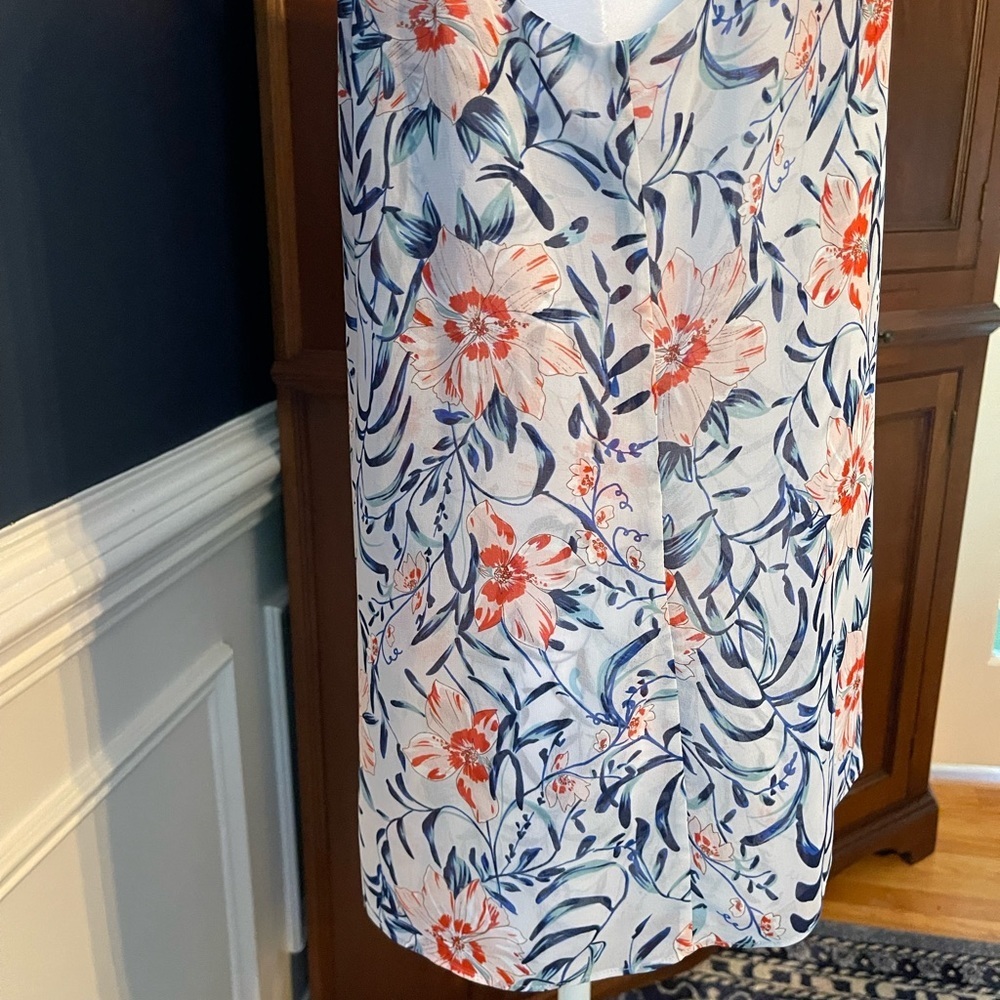 Cabi 5537 sleeveless b neck floral print stem blouse - Picture 9 of 9